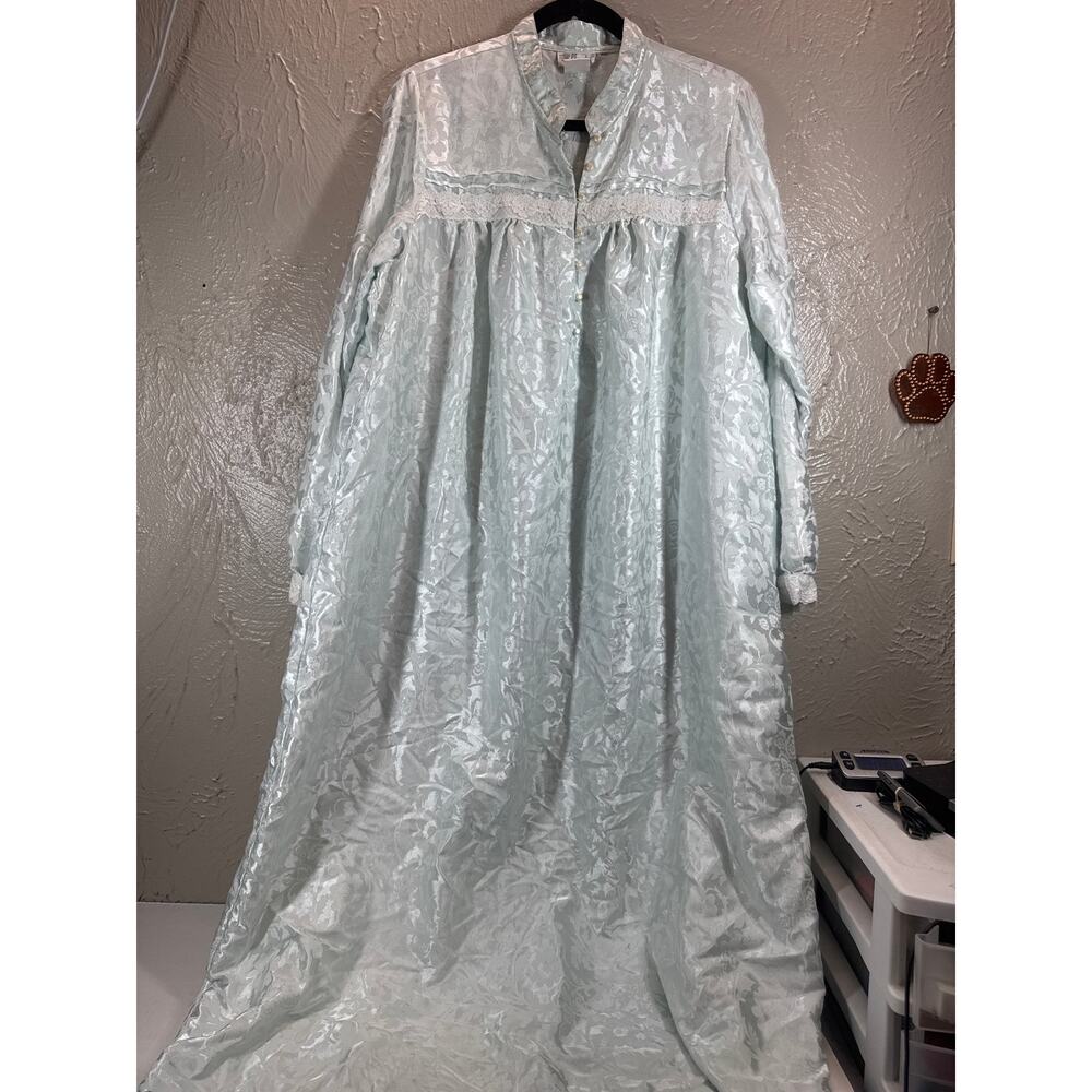 Character Light Blue Long‎ Sleeve Button Down Satin Nightgown Vintage Size Large